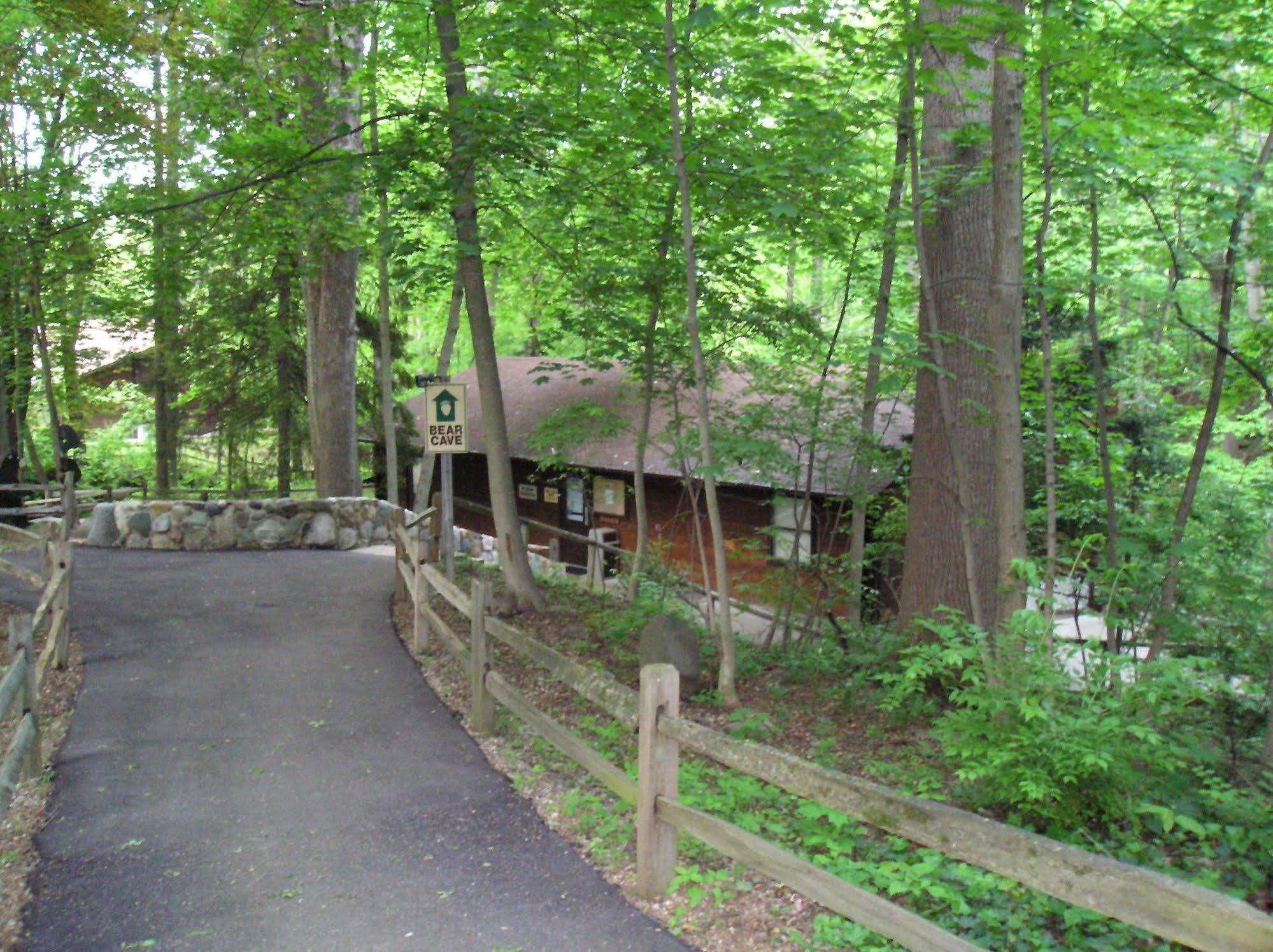 Bear Cave Rv Campground Buchanan Exteriör bild
